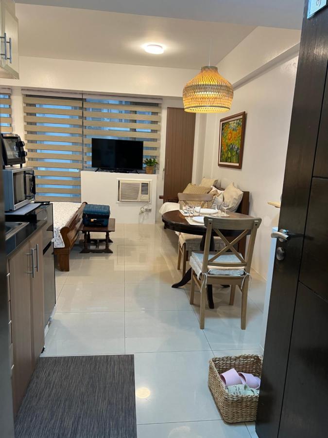 Telly's Across Naia3 Apartment *